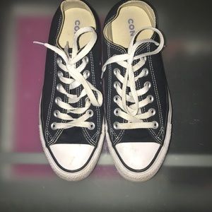 Classic black n white Converse